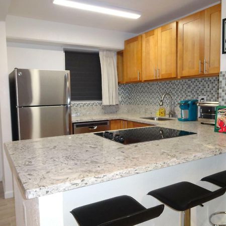Waikiki 2BR King/King Beds Newly Renovated Apartment Honolulu Bagian luar foto