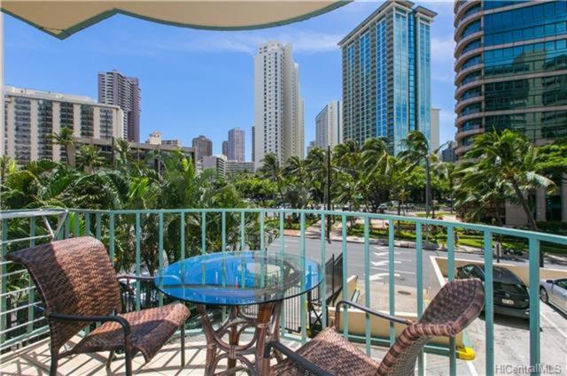 Waikiki 2BR King/King Beds Newly Renovated Apartment Honolulu Bagian luar foto
