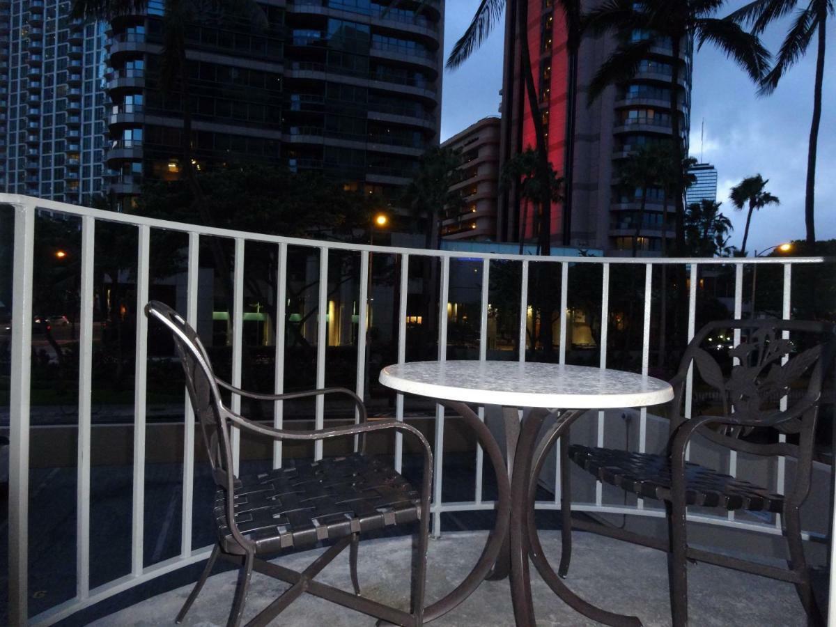 Waikiki 2BR King/King Beds Newly Renovated Apartment Honolulu Bagian luar foto